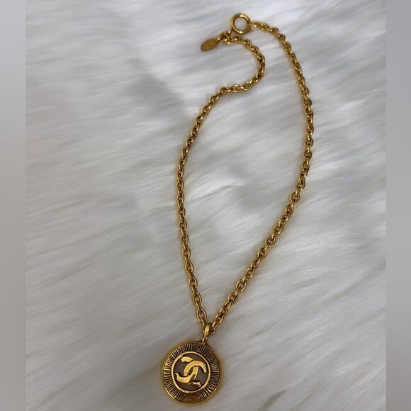 CHANEL Gold Plated Medallion CC Logos Round Charm Vintage Necklace Pendant - Picture 4 of 9